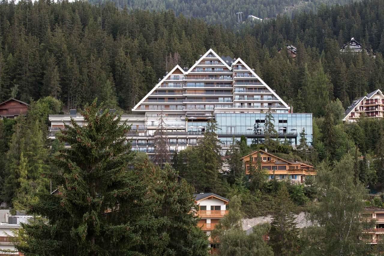 Crans Ambassador Hotel Exterior photo