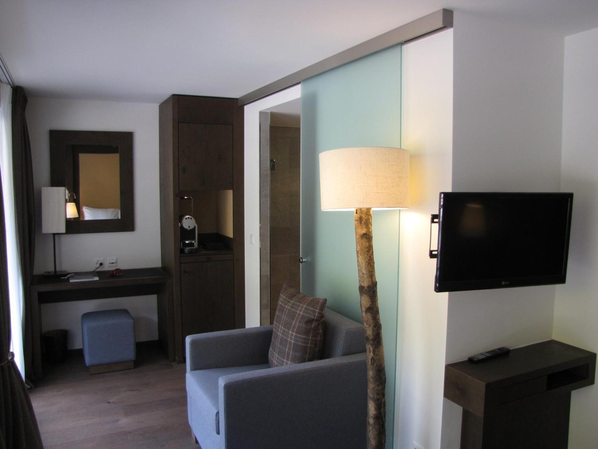 Crans Ambassador Hotel Room photo